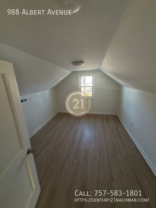 Building Photo - 988 Albert Ave