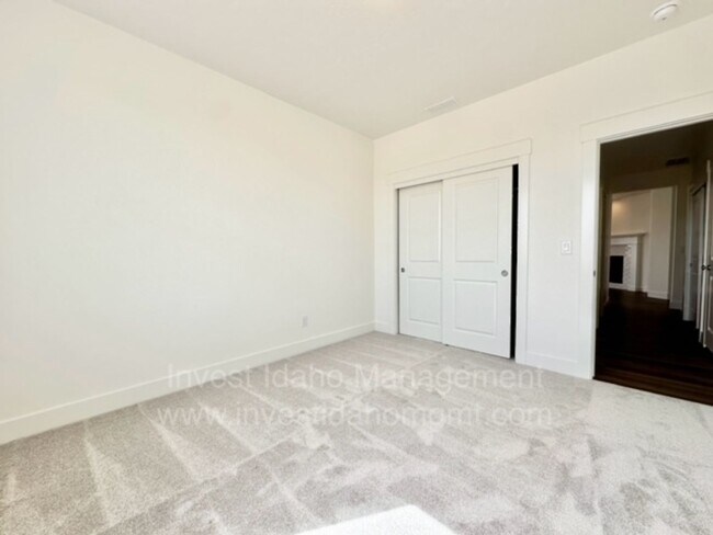 Building Photo - Beautiful 2 year old home available soon!