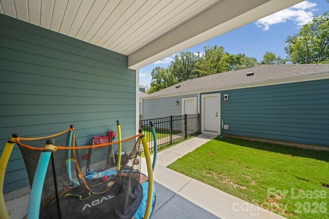 Building Photo - 10037 Mamillion Dr