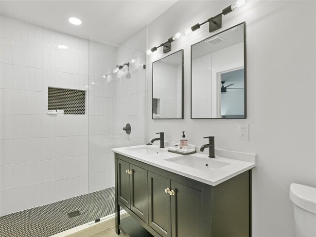 Building Photo - 3601 Ambleside Dr