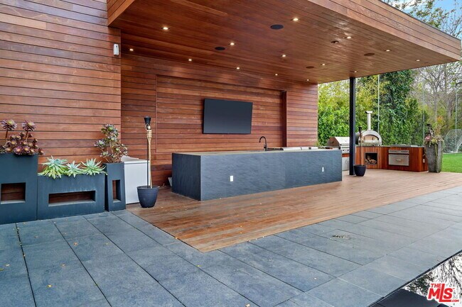 Building Photo - 6029 Melvin Ave