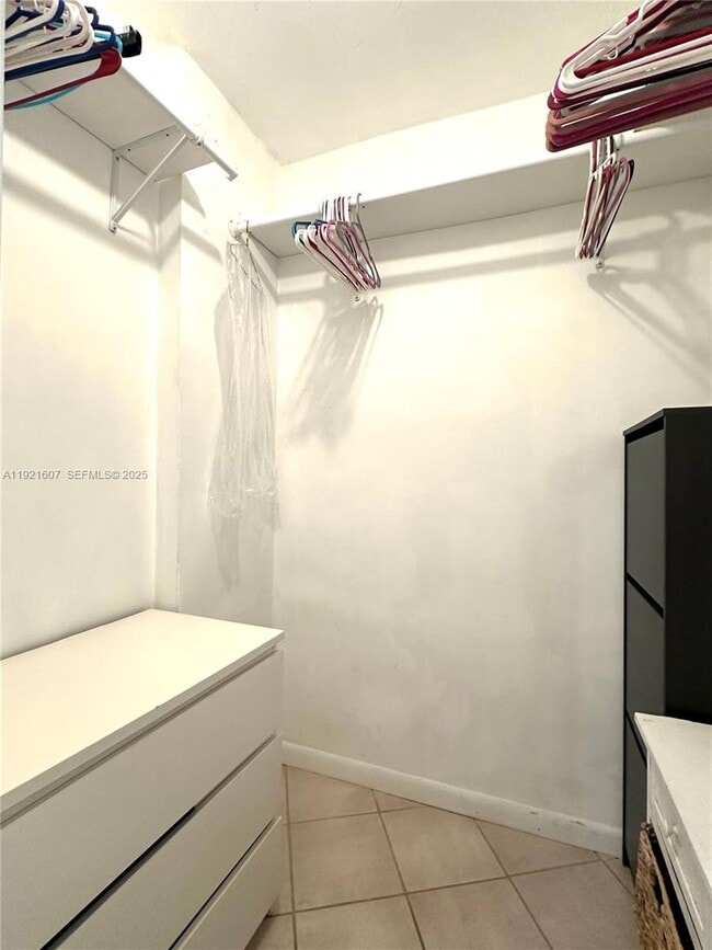 Building Photo - 100 Lincoln Rd