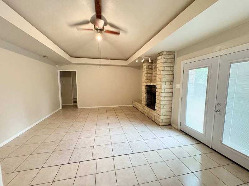 Building Photo - 2102 Westcliff Rd
