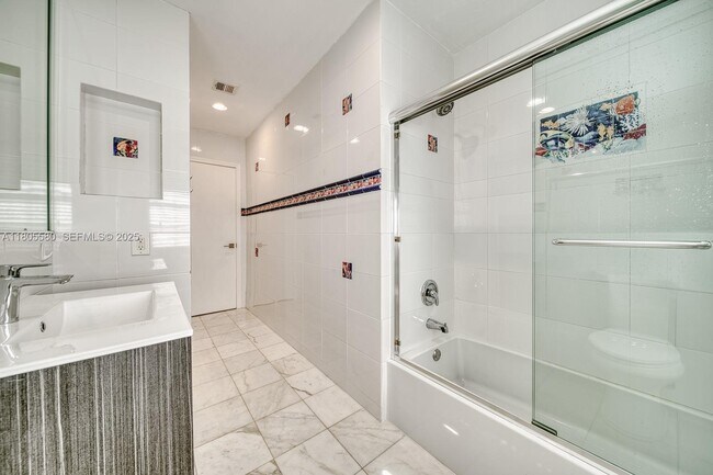 Building Photo - 1442 Coruna Ave