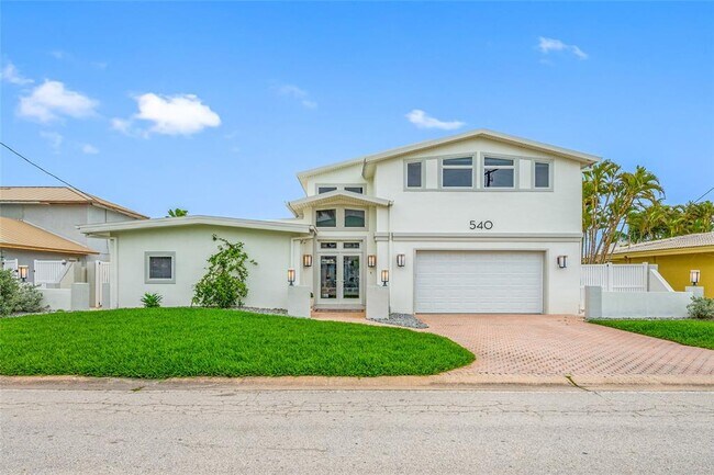 Building Photo - 540 59th Ave