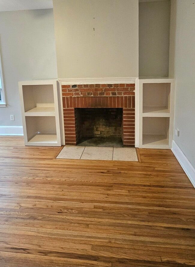 Building Photo - 908 Lakewood Ave