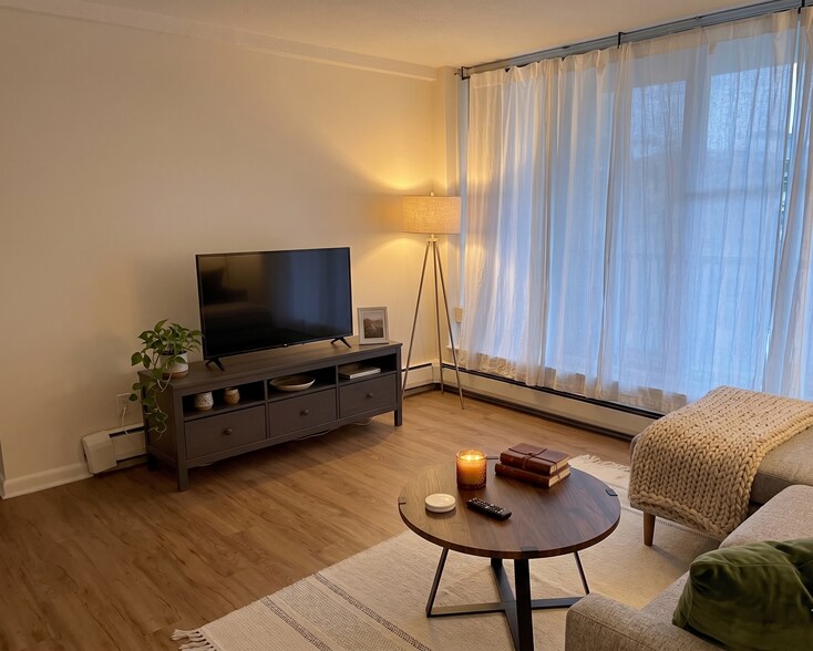 Living Room - 16 Addington Rd