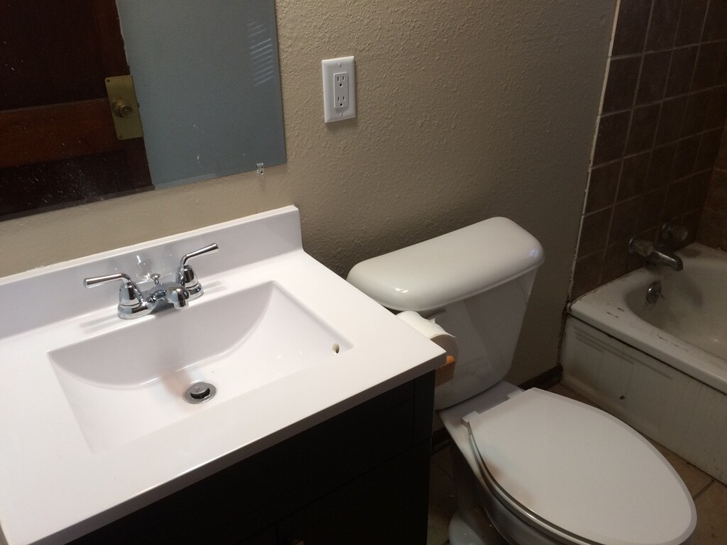 Building Photo - 505 S Race