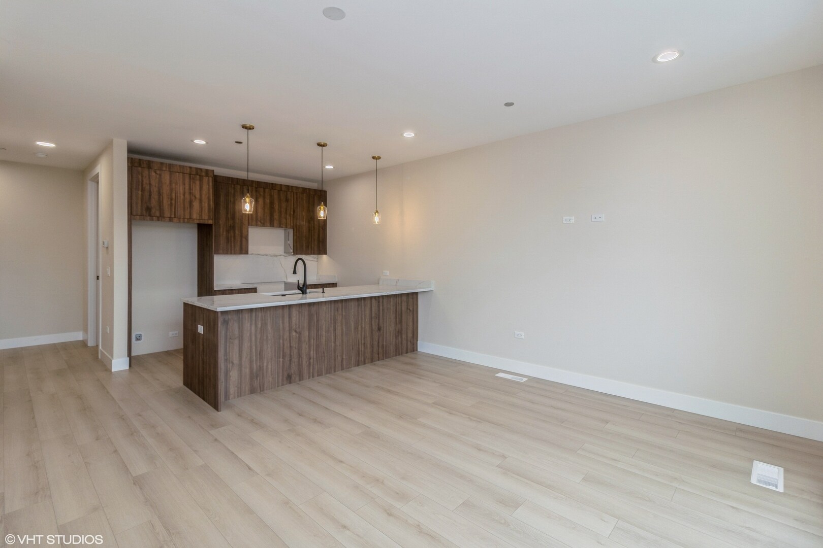 Building Photo - 3045 W Irving Park Rd