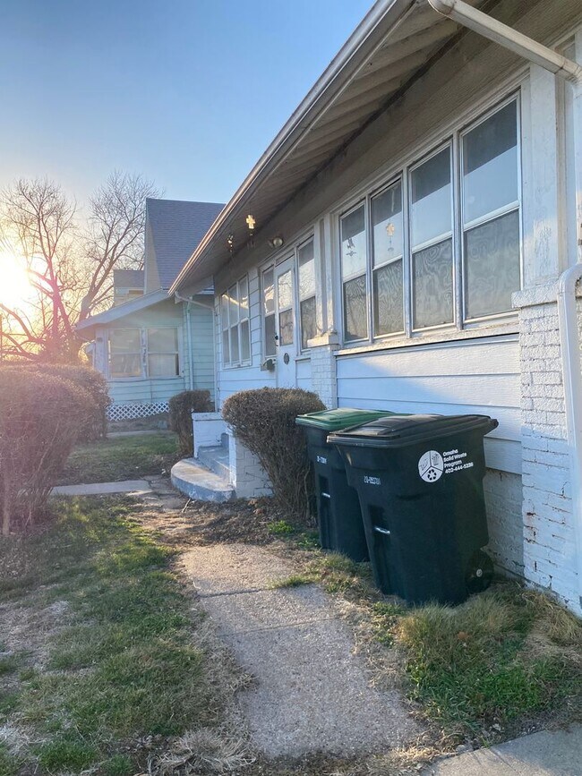 Building Photo - 2436 Laurel Ave N