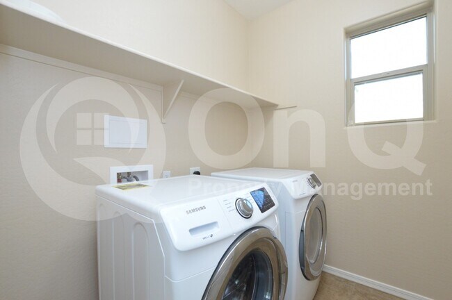 Building Photo - 1522 E Hummingbird Way