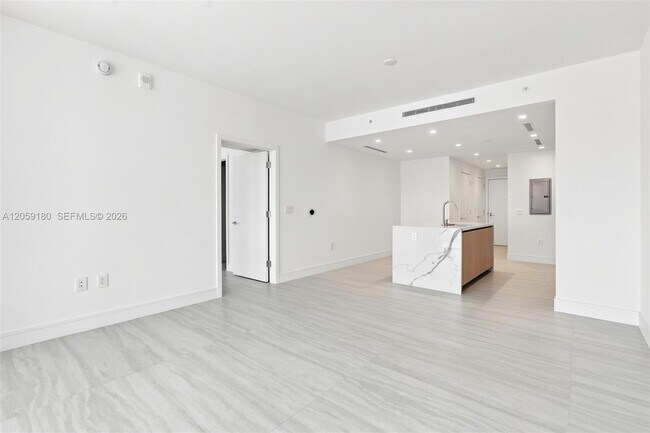 Building Photo - 2411 Laguna Cir