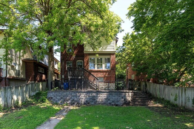 Building Photo - Gorgeous U-City Pershing Ave 4 bedroom/3 bath GEM - Fully Furnished with CLASS AND ELEGANCE - Mus...