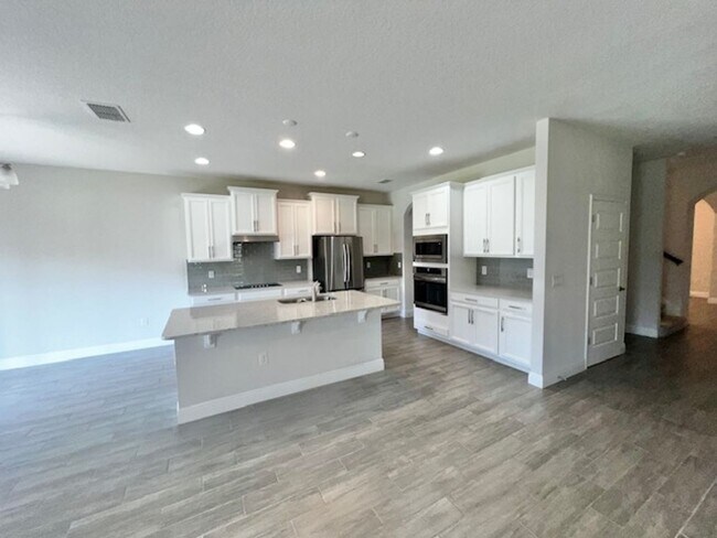 Building Photo - SPECTACULAR MODERN HOME!!Relaxing water views from the back of this beautiful home- MOVE IN Septe...