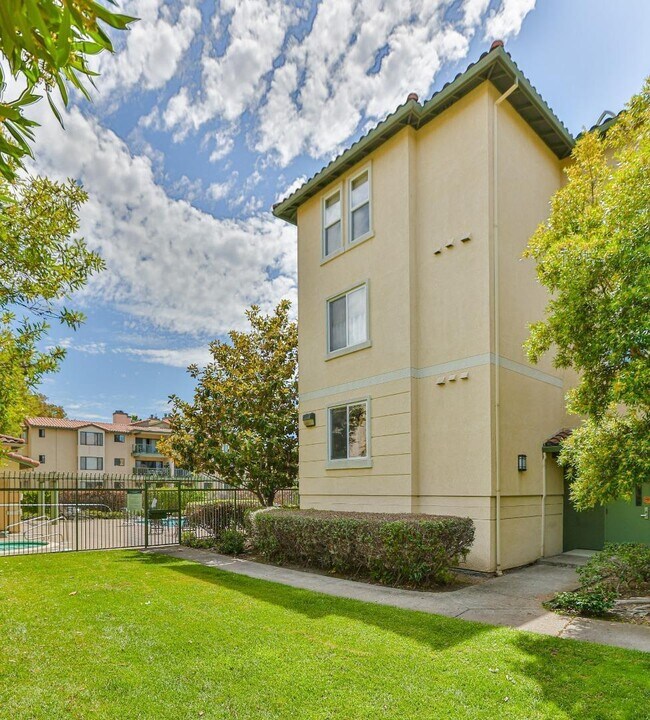 Building Photo - 38740 Tyson Ln