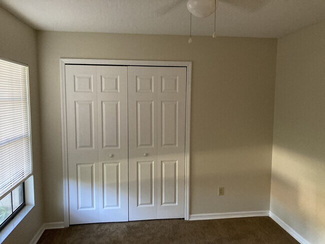 Building Photo - Charming 3 bedroom, 2 bathroom house with ...