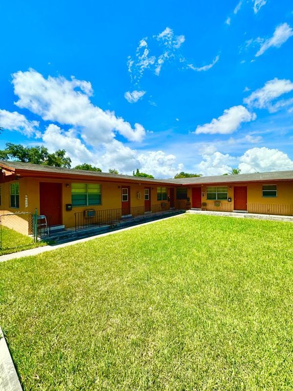 Building Photo - 15002 NE 11th Ct