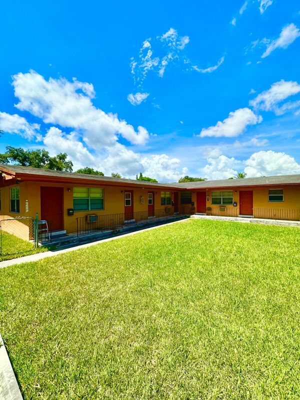 Primary Photo - 15002 NE 11th Ct