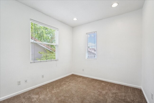 Building Photo - 57 Rossignol Cir