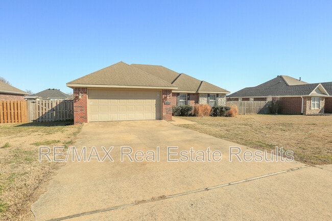 Building Photo - 1592 Hutchinson St