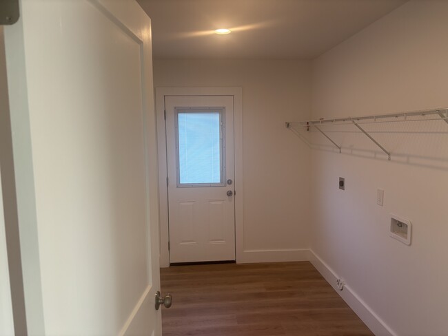 Primary Photo - 2305 Weyer St