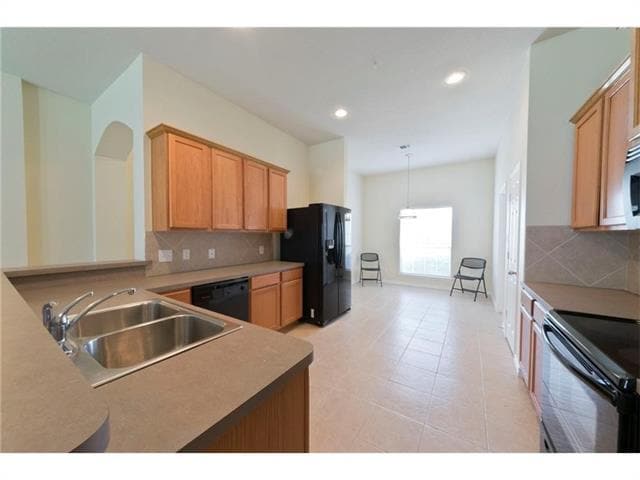 Building Photo - 913 Redbud Road