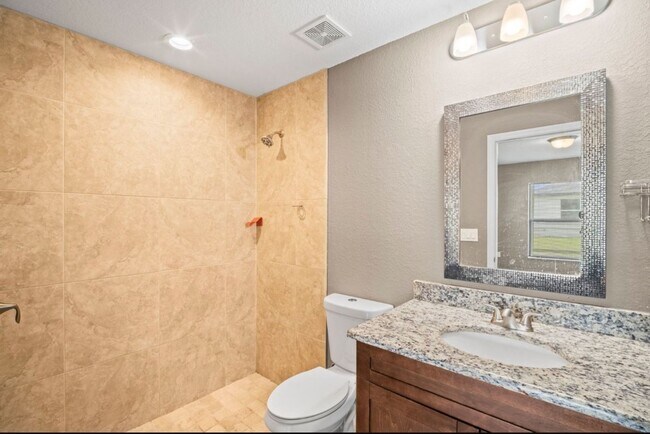 Building Photo - 1528 Gretchen Ave S