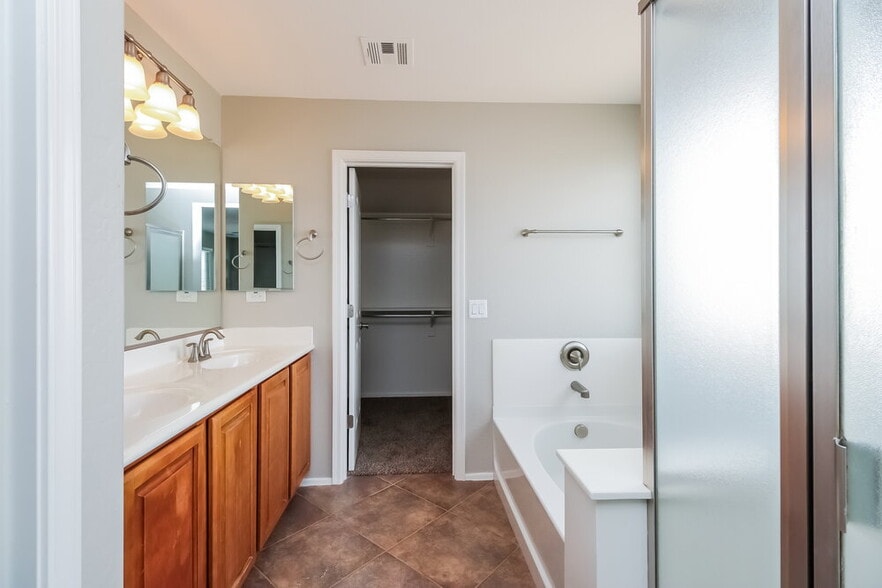 Building Photo - 4056 E Alamo St