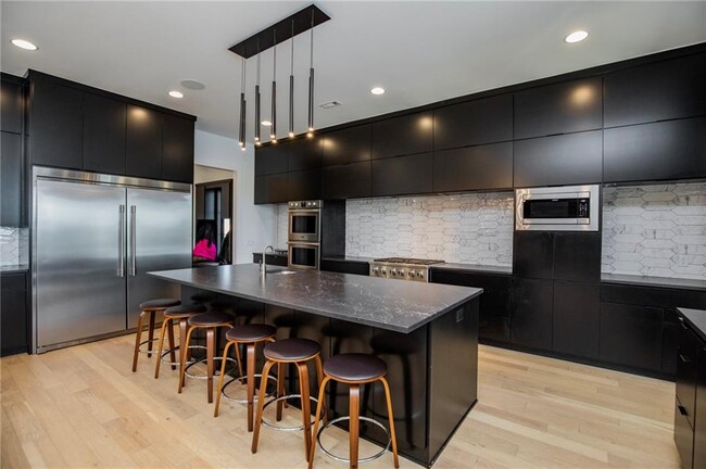 Building Photo - 4205 S Watercrest Dr