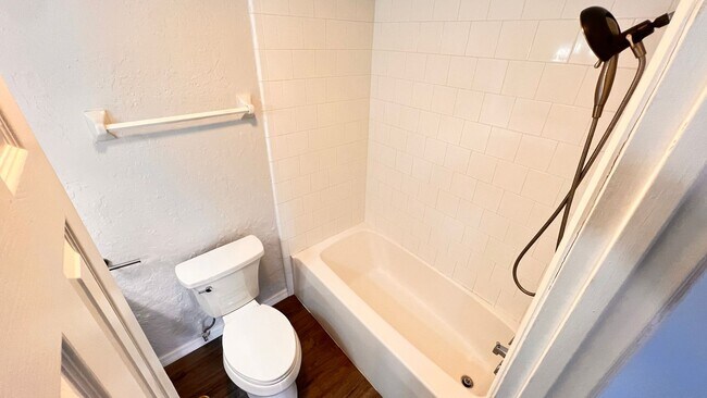 Building Photo - Unlock Your Perfect Winter Park Retreat: F...