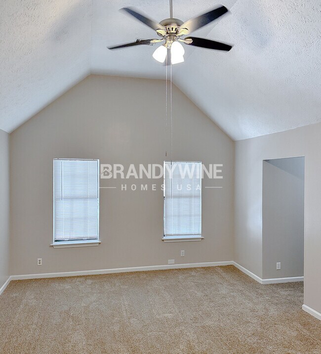 Building Photo - One month FREE RENT!