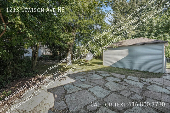 Building Photo - 1213 Lewison Ave NE