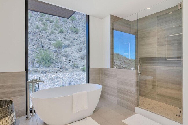Building Photo - 5000 N Camelback Rdg Dr