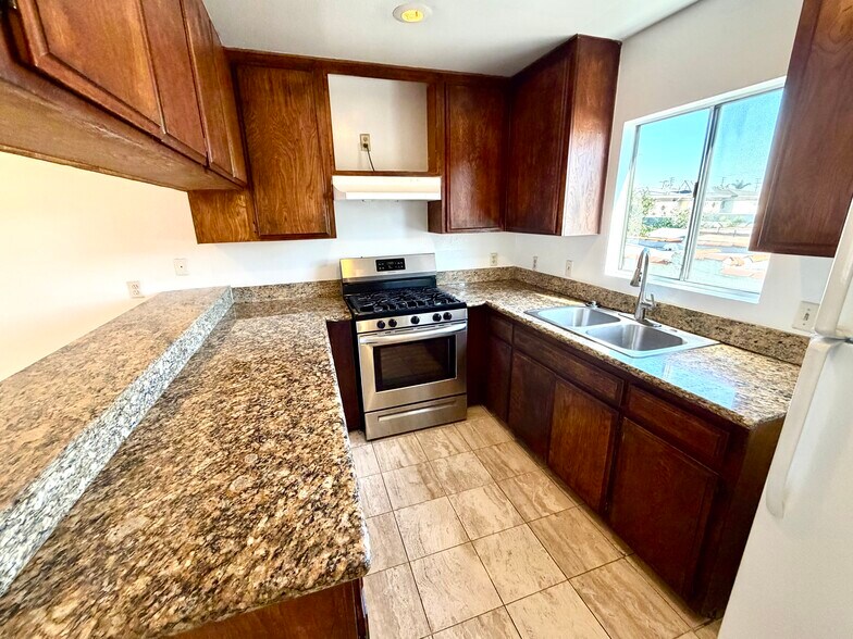 Building Photo - 4553 W 116th St