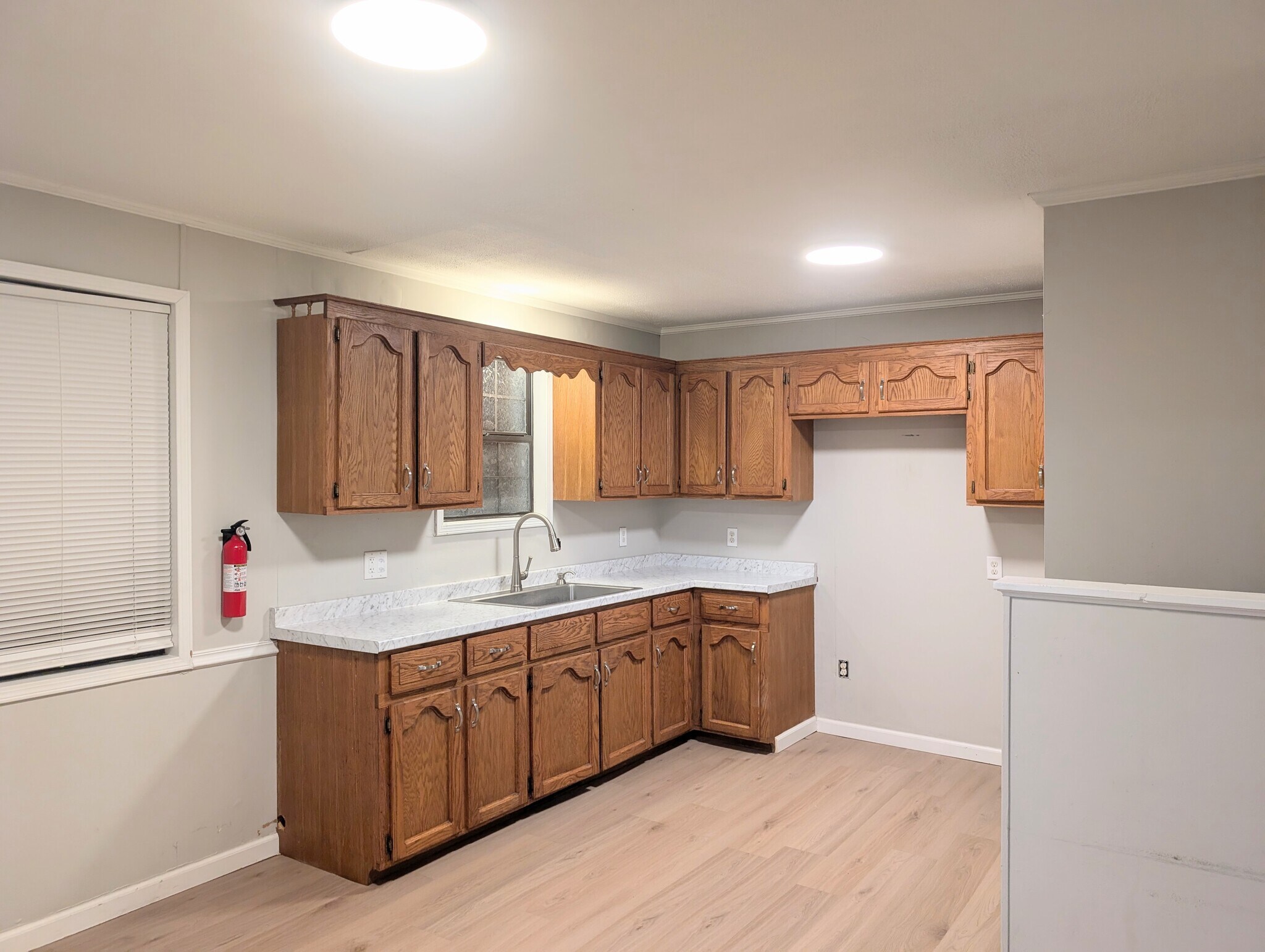 Building Photo - 200 E Jean St