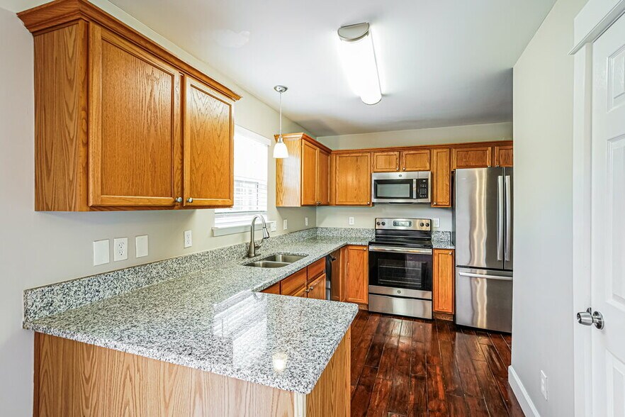 Building Photo - 102 Meadow Crest Ct