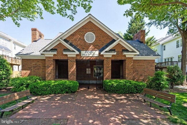 Building Photo - 113 Lake Cook Dr