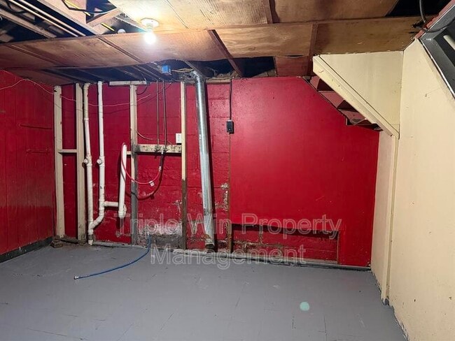 Building Photo - 2527 Switzer Ave