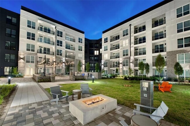Building Photo - 2180 Shadowood Pkwy