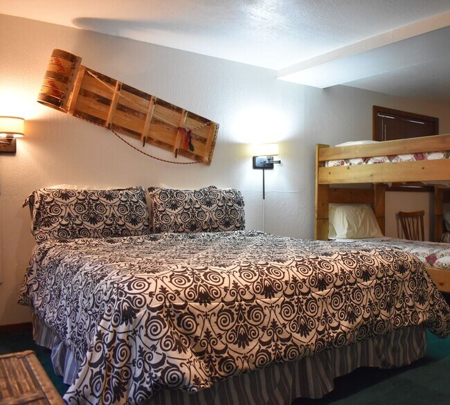 Building Photo - Winter Lease - Less than half a mile to Burnt Cedar Beach, Restaurants and Grocery!!