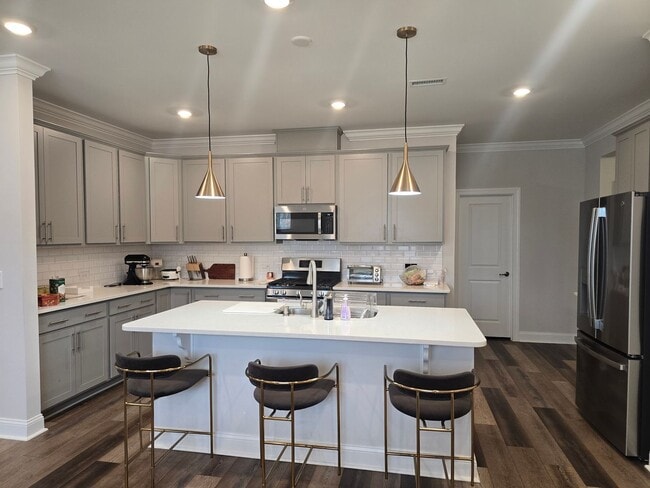 Building Photo - The Perfect Resort-Style Living in Auburn Village!