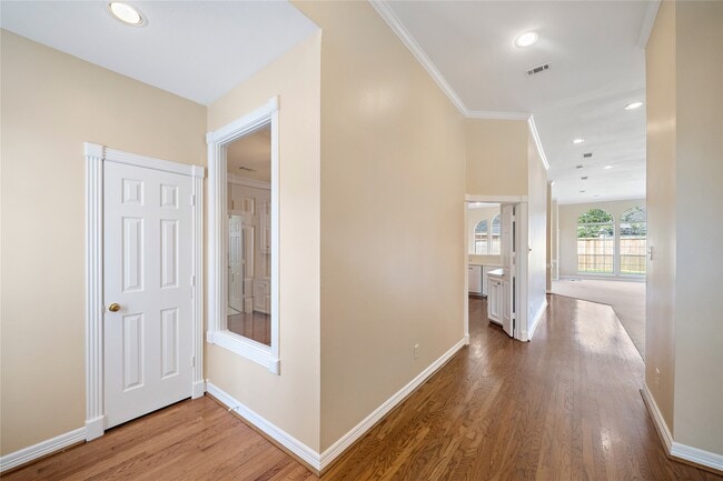 Building Photo - 13811 Muirfield Village Dr