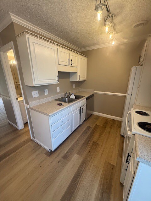 Building Photo - 114 Pinewood St