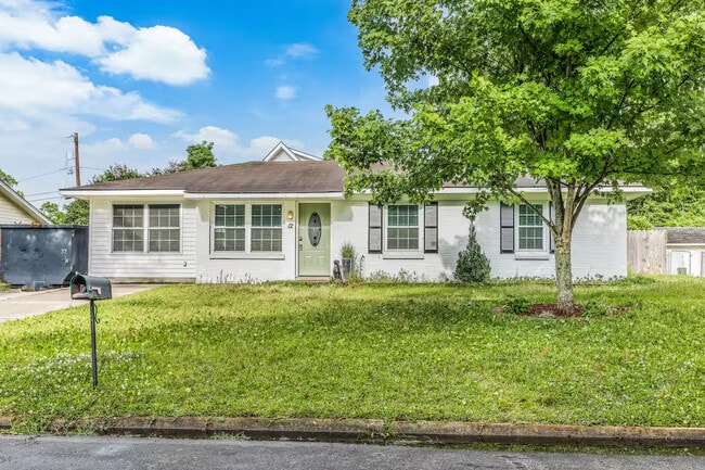 Building Photo - Horne Pl Main House