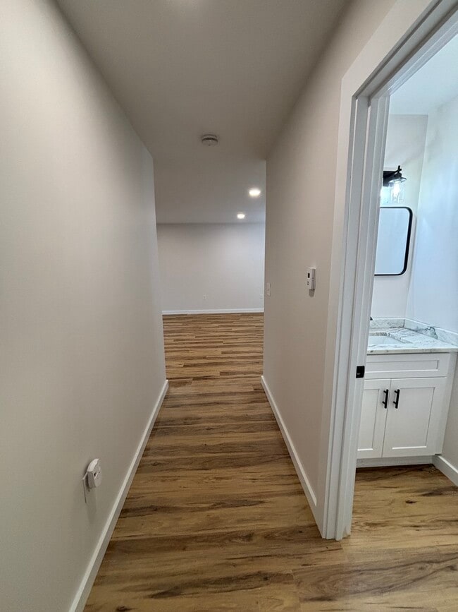 Building Photo - 20 Pond Rd