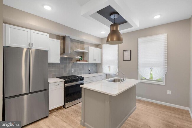 Building Photo - 945 Ashburton St