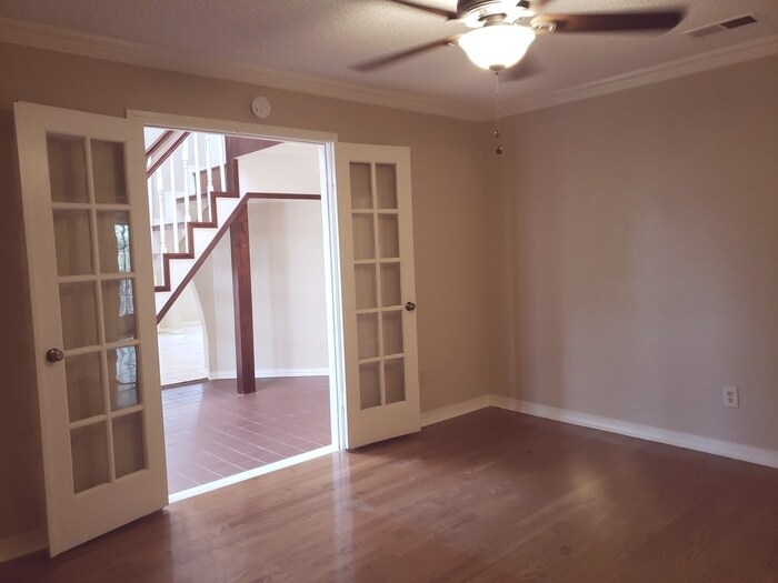 Building Photo - 2217 Rockwood Dr