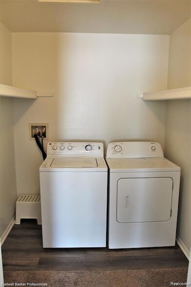 Building Photo - 2025 E Franklin Dr