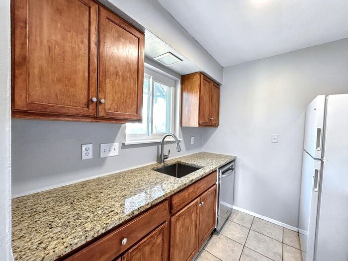 Building Photo - 1304 Parsons Dr