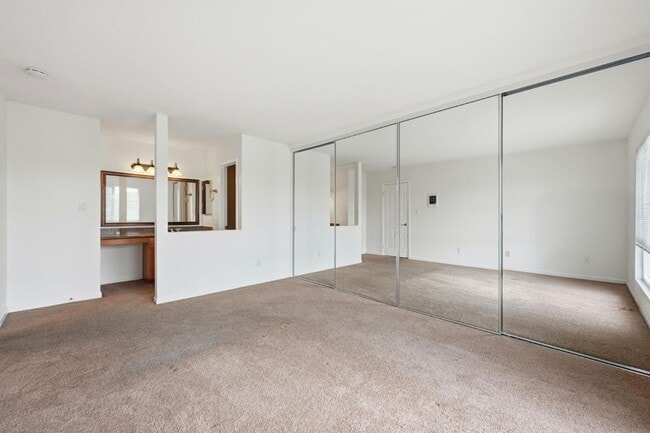 Building Photo - 6666 Beadnell Way